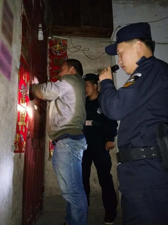 惠州粗心妈妈误将幼女锁家中 