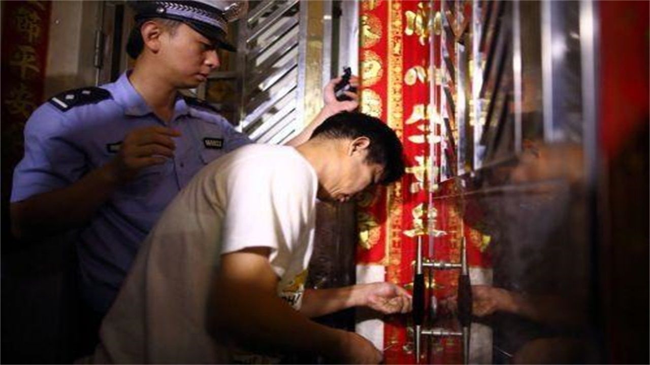 惠州请开锁师傅开了锁后，师傅